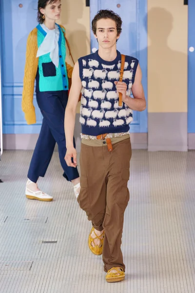 Look 28